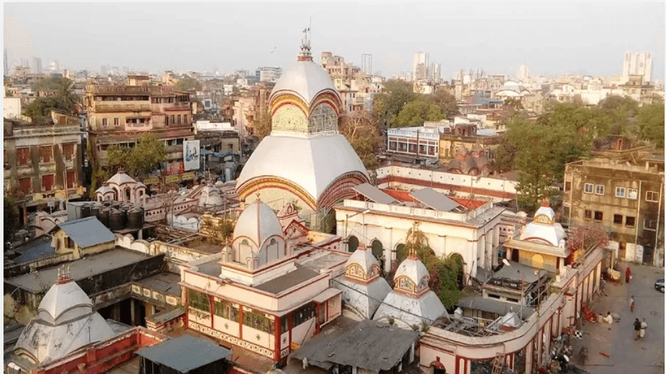 इन 5 मंदिरों में प्रसाद के रूप में मिलता है चिकन, मटन और मछली !
