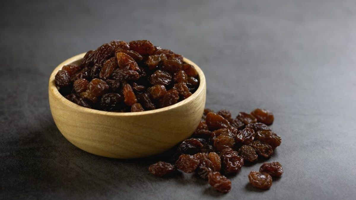 Raisins Benefits: 30 दिनों तक रोजाना खाली पेट खा लें 6 किशमिश, फिर देखें कमाल!