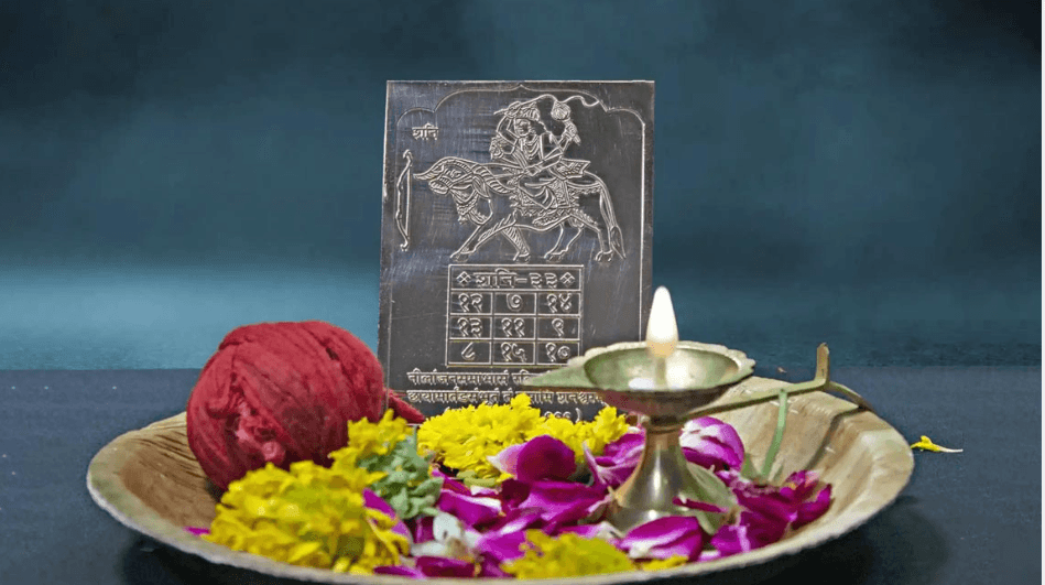 Shanivar Ke Upay- शनिवार को ऐसे करें शनि यंत्र की स्थापना, होगी पैसों की बारिश!