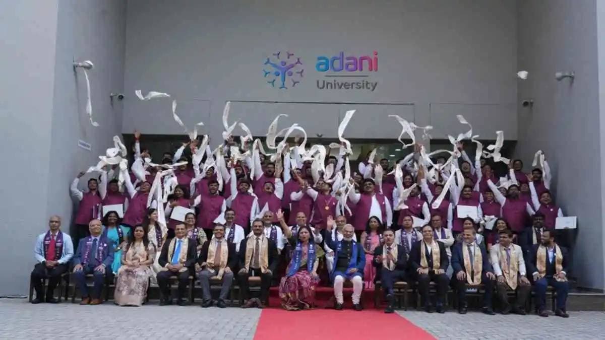 4 गोल्ड मेडलिस्ट और 69 ग्रेजुएट्स...अडानी यूनिवर्सिटी की पहली कॉन्वोकेशन सेरेमनी