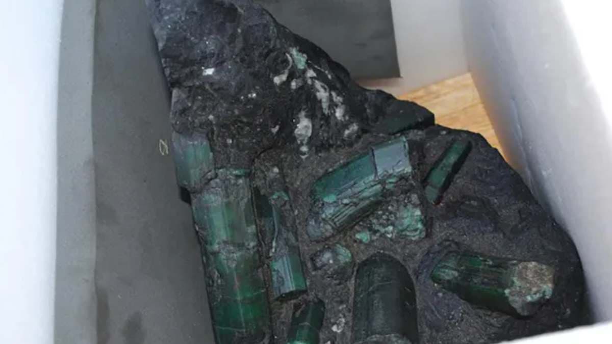 Bahia Emerald STONE, world largest cursed stone, 1 billion, America, Brazil