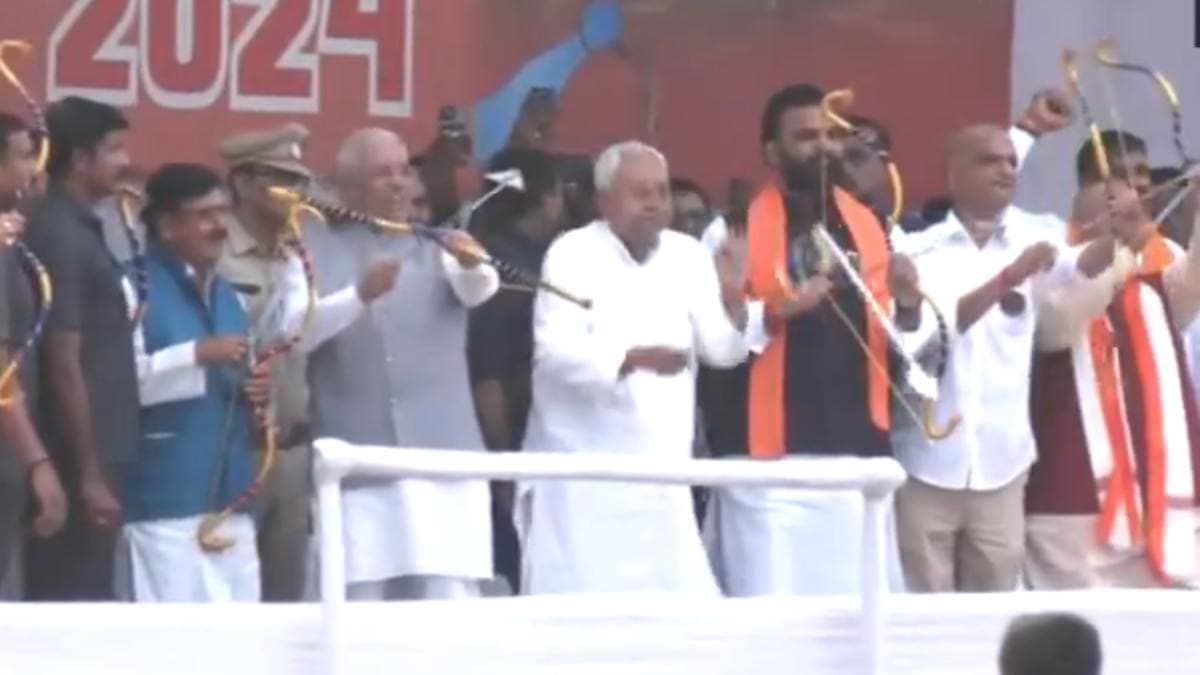 सीएम नीतीश ने रावण पर ऐसे चलाया तीर, छूटे धनुष-बाण, चेहरा पड़ा गंभीर, वीडियो हो रहा वायरल