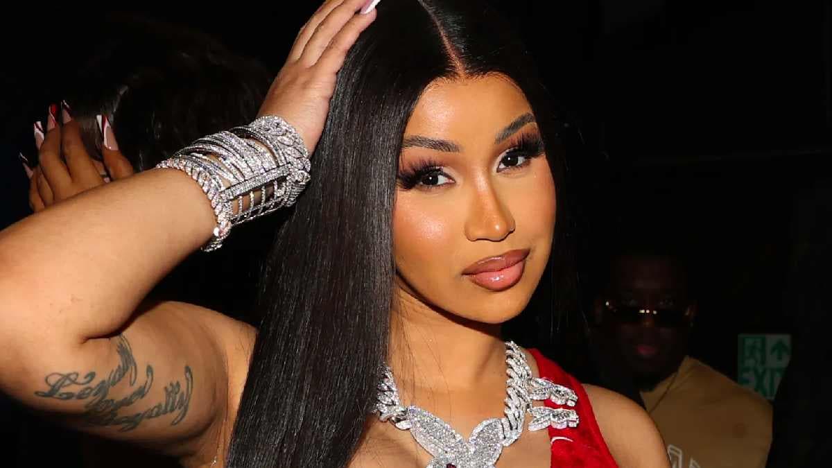 मशहूर रैपर Cardi B के फैंस के लिए बुरी खबर, मेडिकल इमरजेंसी के चलते अस्पताल में एडमिट