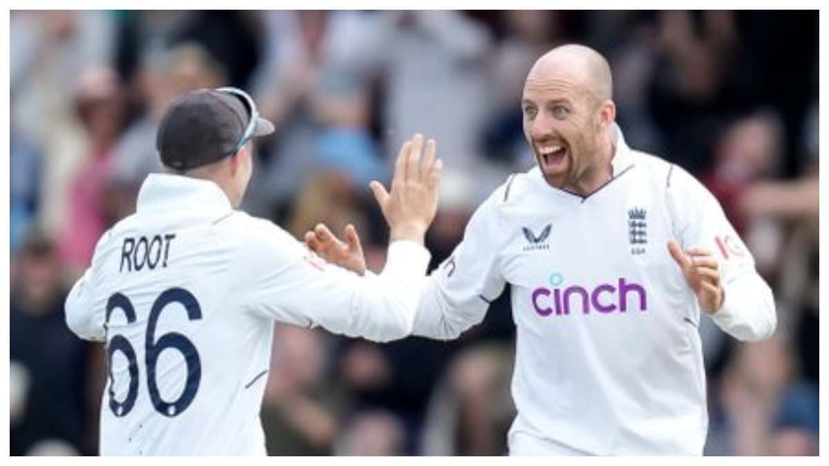 PAK vs ENG: बॉल को चमकाने का जो रूट ने निकाला खास तरीका, VIDEO देख फैंस नहीं रोक पा रहे हंसी