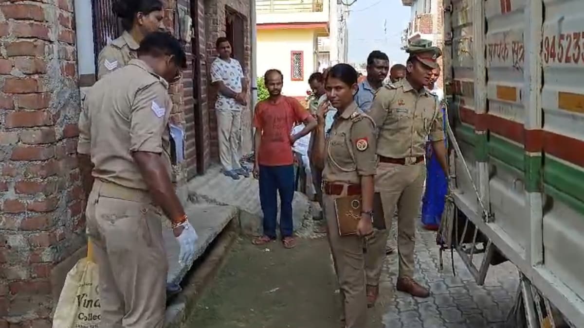 प्रापॅर्टी विवाद में पति ने पत्नी को कुल्हाड़ी से काटा, फिर ट्रेन के सामने कूदा
