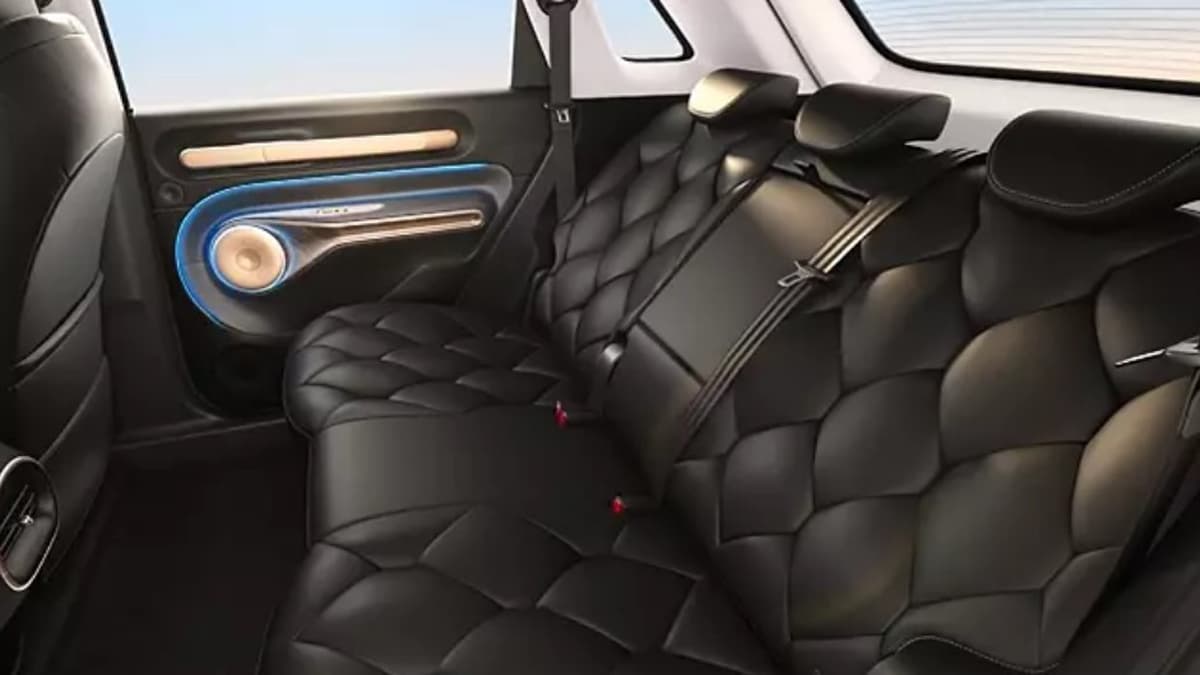 Mahindra को छोड़ MG की कारों पर टूट पड़े ग्राहक, बिक्री में छोड़ा पीछे