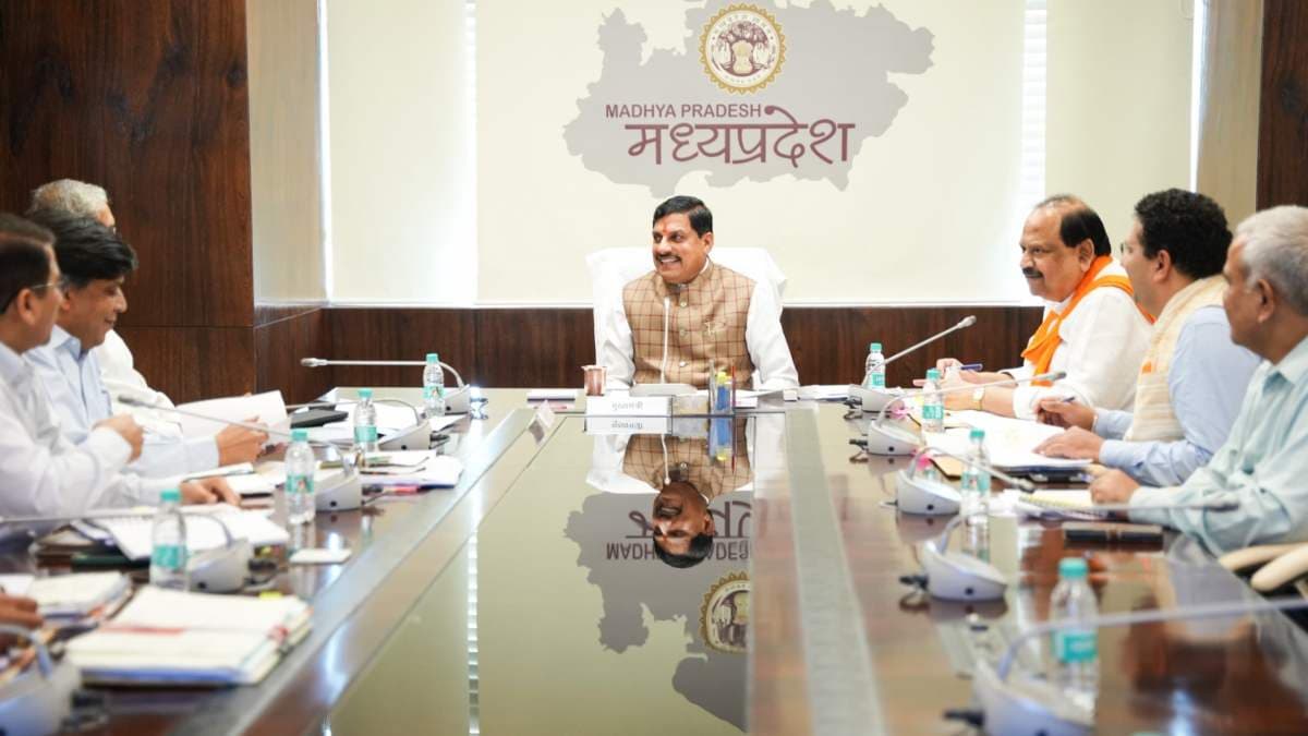 'छोटे उद्योगों के उद्यमियों को MP सरकार से मिलेगी पूरी मदद', MSMEs विभाग की बैठक में बोले CM मोहन यादव