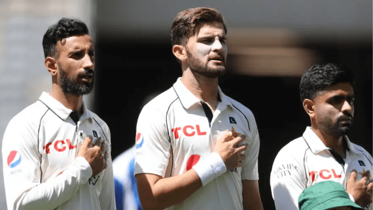 PAK vs ENG: पाकिस्तानी कप्तान की हुई तगड़ी 'बेइज्जती', सीरीज से पहले दिखाया गया आइना