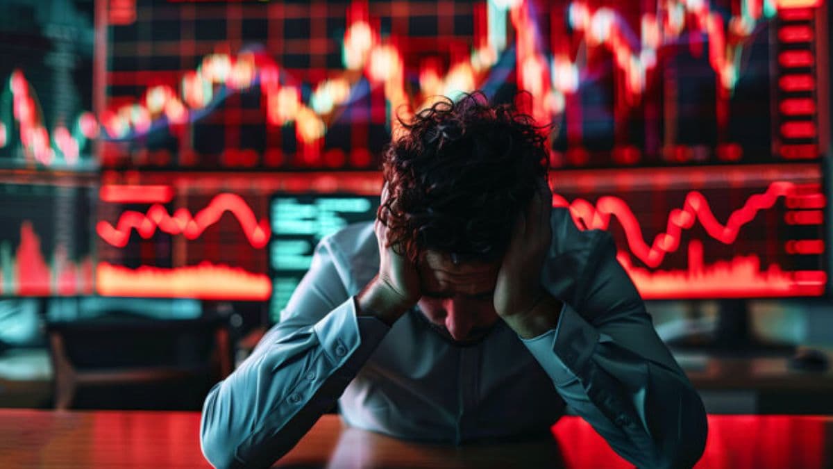 Stock Market में आज क्यों आई बड़ी गिरावट, किस वजह से बिगड़ा मार्केट का मूड?