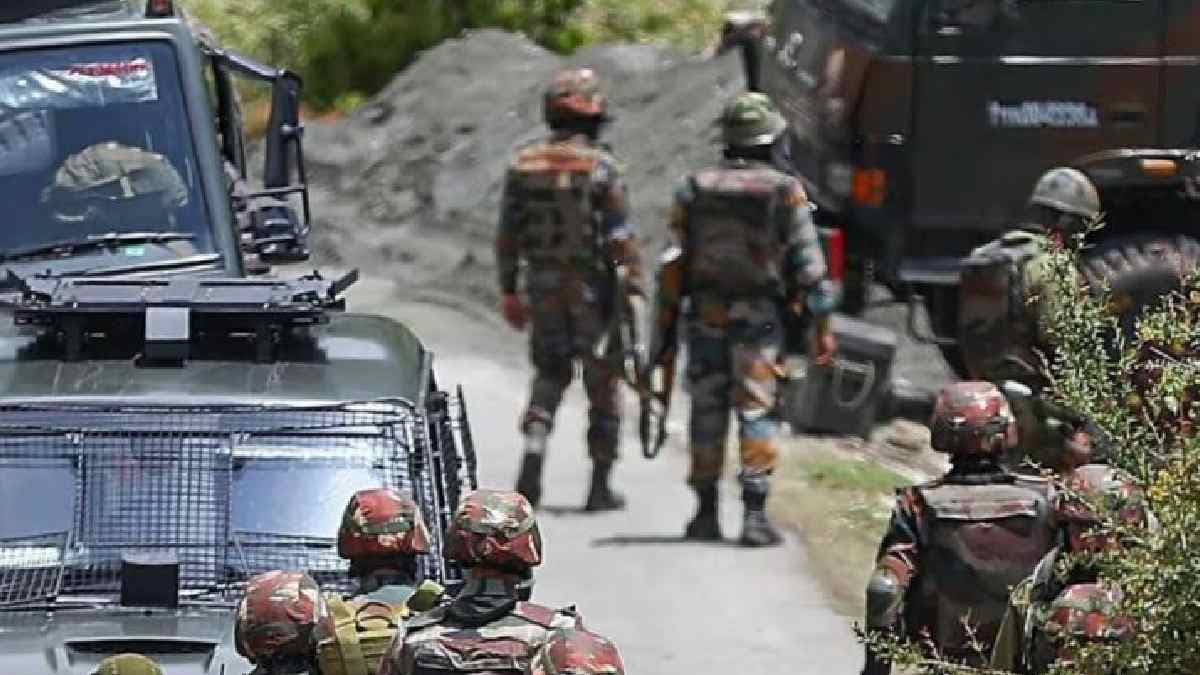 जम्मू कश्मीर के गुलमर्ग में सेना की गाड़ी पर आतंकी हमला, 2 जवान शहीद; कुल 4 लोगों की मौत