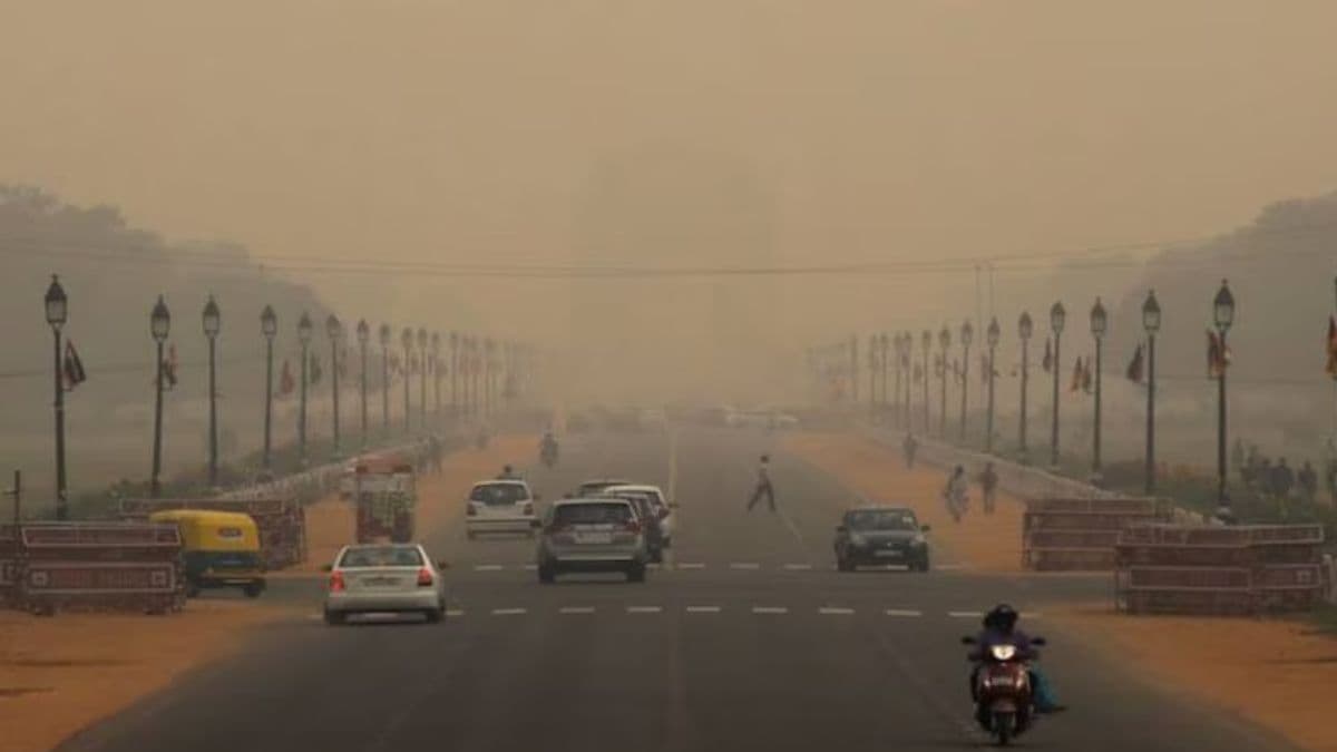 Delhi Pollution: राजधानी की हवा हुई जहरीली, लग सकता है ग्रैप-2, जानिए किन चीजों पर रहेगा बैन