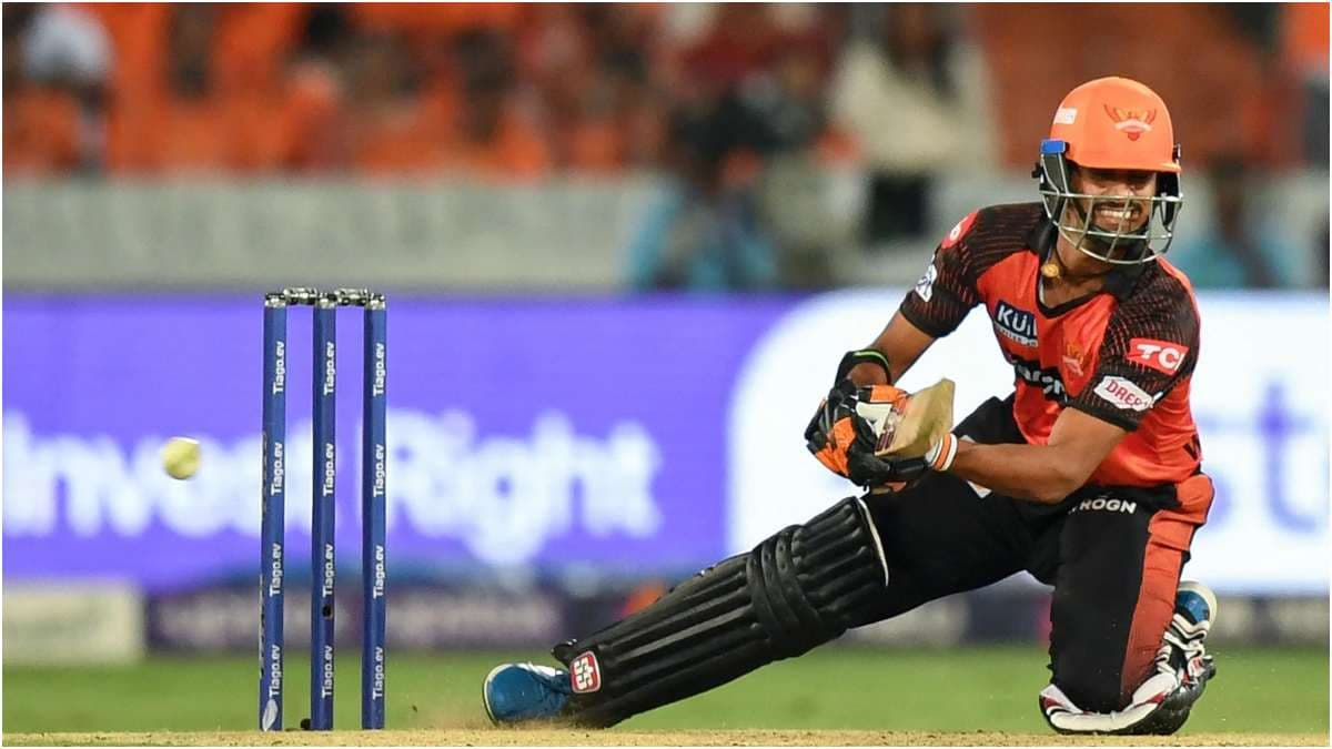 IPL 2025: भारतीय ऑलराउंडर के लिए इन 3 टीमों में मची होड़! ऑक्शन में बरस सकता है पैसा