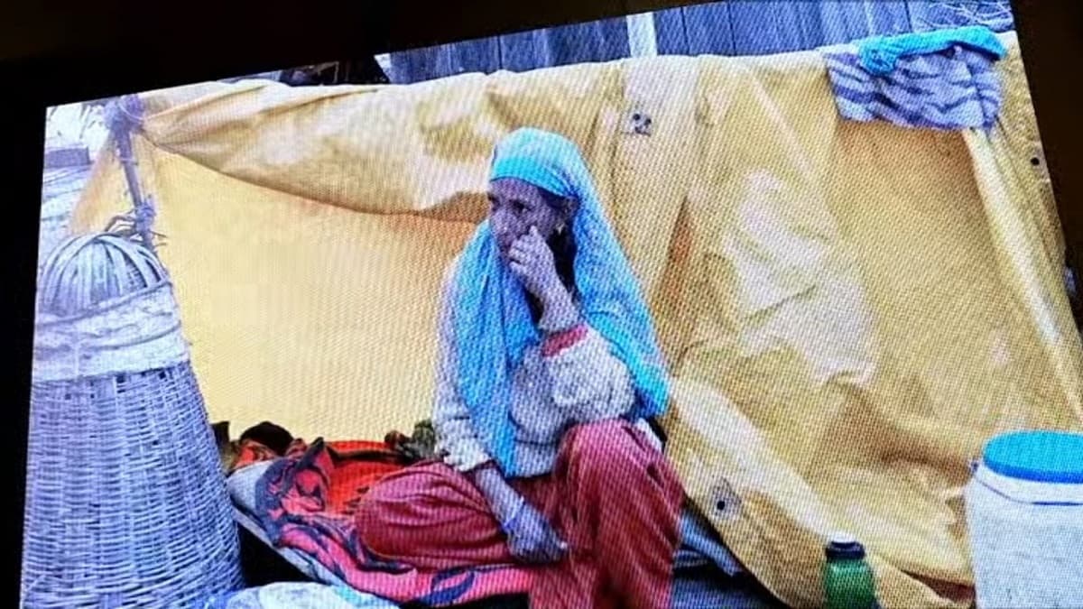 शर्मनाक तस्वीर! पीरियड्स से गुजर रही थी वो इसलिए 5 दिन घर से बाहर रहने को होना पड़ा मजबूर