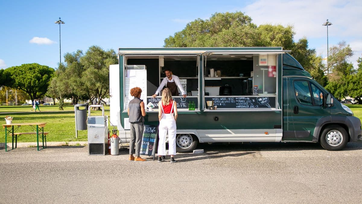 Food Truck Business: शुरू करना चाहते हैं फूड ट्रक का बिजनेस तो काम आएगी ये गाइड