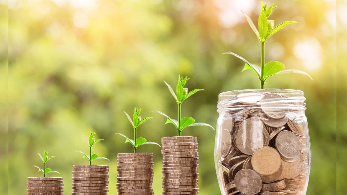 Post Office Saving Scheme: हर महीने 5000 देकर 10 साल में बनें लाखों के मालिक, पोस्ट ऑफिस की इस स्कीम से हो जाएंगे मालामाल