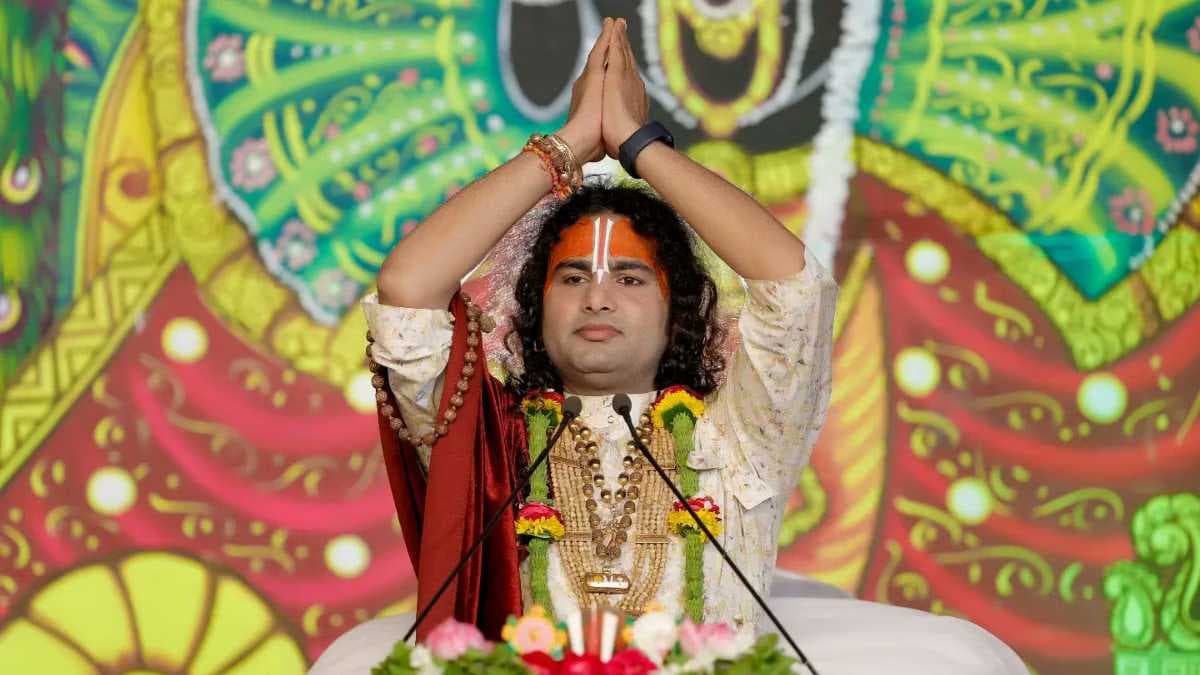 अनिरुद्धाचार्य के लड़कियों वाले बयान पर बवाल, कथावाचक ने मांगी माफी, जानें क्या कहा?
