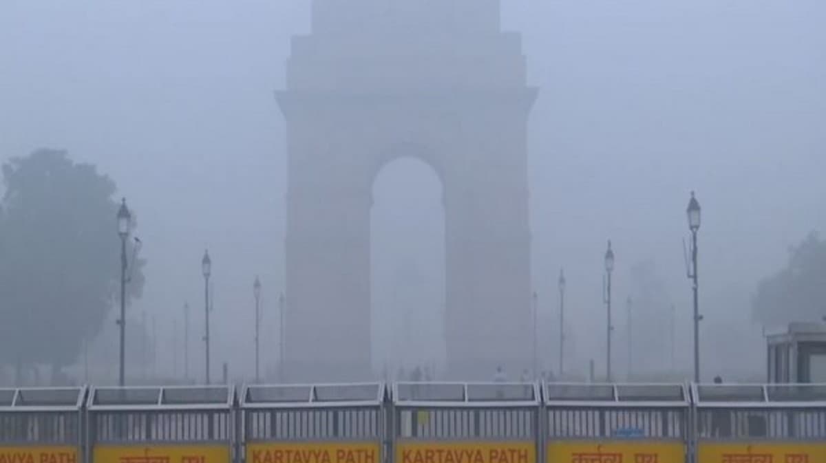 Delhi AQI Updates: दिल्ली के इन 10 इलाकों में सुधरी हवा, 300 से नीचे रहा AQI
