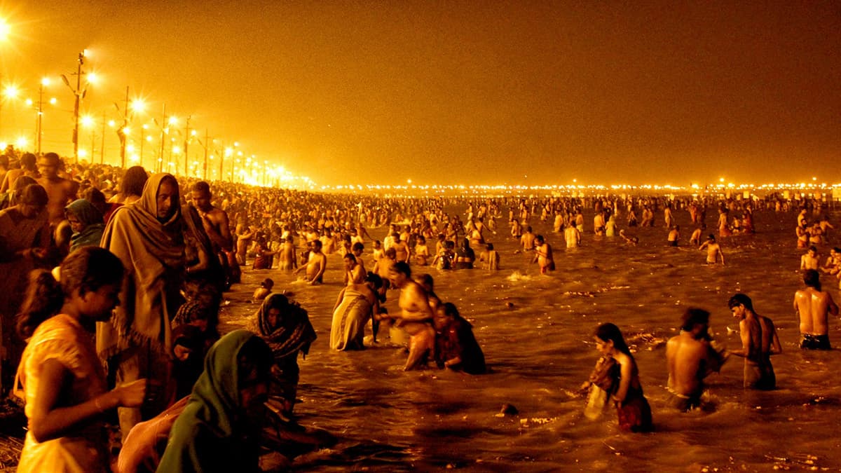 Mahakumbh के करोड़ों श्रद्धालुओं को तोहफा, एक क्लिक पर मिलेगी हर सुविधा