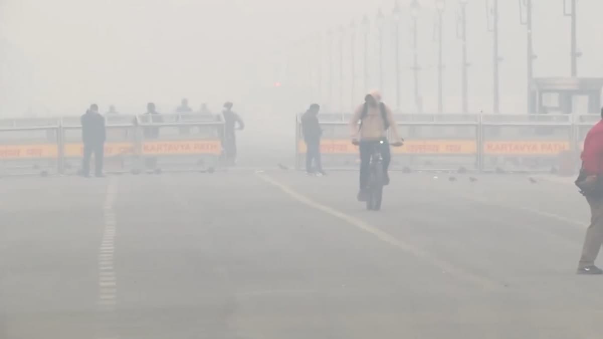 दिल्ली में कोहरे से भीषण ठंड, 15 इलाकों में AQI 300 से नीचे, जानें मौसम और वायु प्रदूषण पर ताजा अपडेट