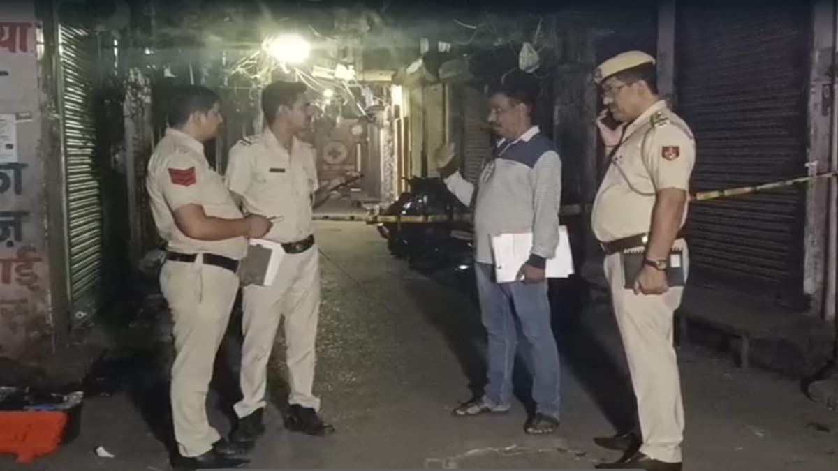 दिल्ली में अब डर लगता है! वेलकम इलाके में ताबड़तोड़ फायरिंग से स्कूटी सवार युवक की मौत, दूसरा छलनी