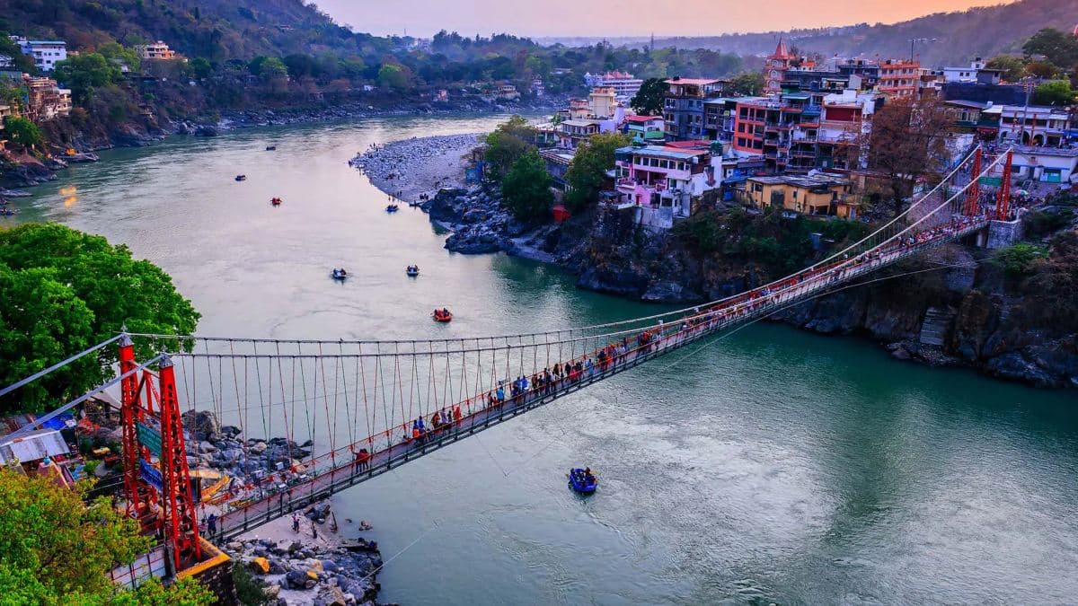 आखिर क्यों गंगाजल सालों साल तक नहीं होता खराब? जानें वैज्ञानिक कारण