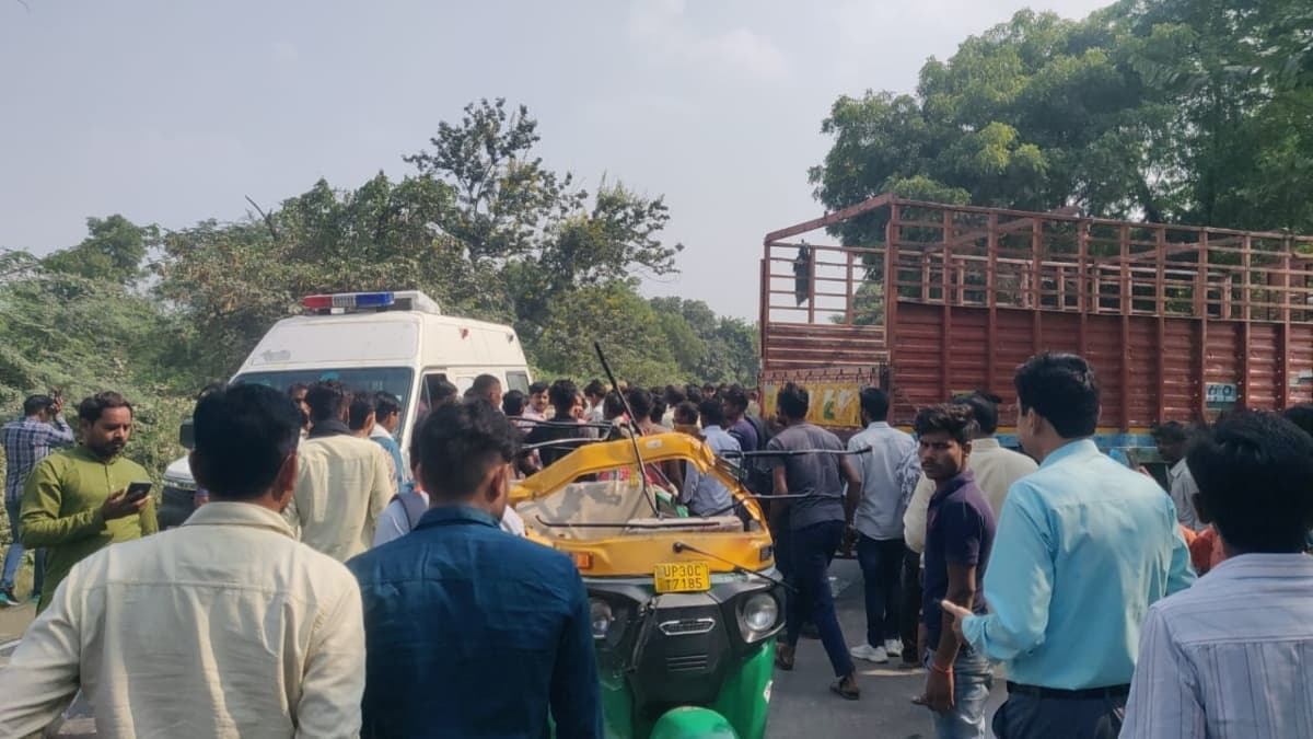 10 लोगों की मौत, हरदोई में पलटा ओवरस्पीड ऑटो, फिर ट्रक ने रौंदा; सड़क पर बिखरी लाशें