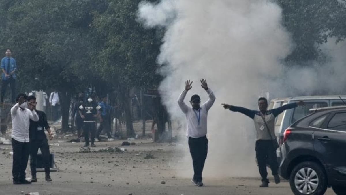 Manipur Violence Update: BJP विधायक का घर फूंका, 5 जिलों में कर्फ्यू , 7 में इंटरनेट बैन