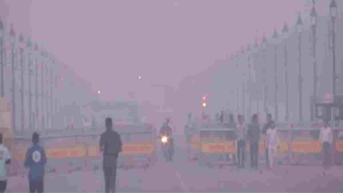 Delhi Pollution: बच्चों पर प्रदूषण का पहरा, इस उपकरण से हो रही सांसों की सुरक्षा