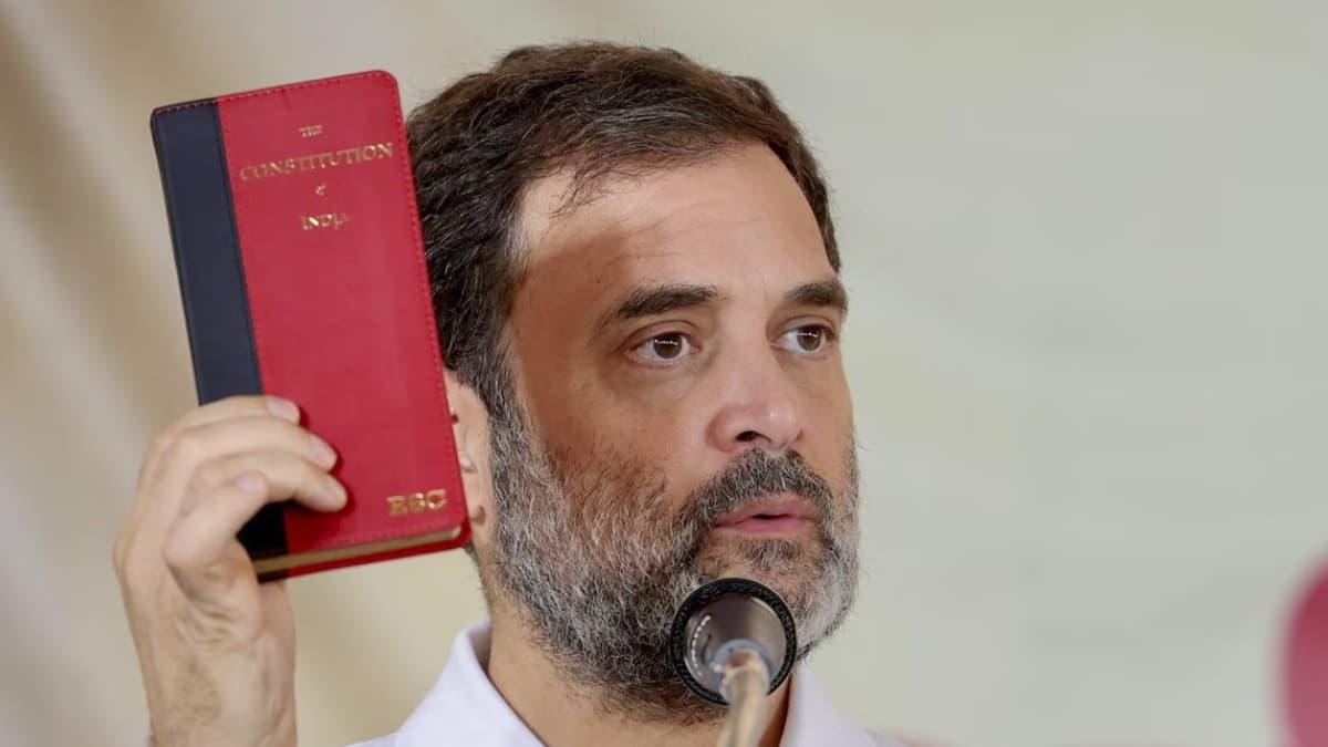 महाराष्ट्र चुनाव से पहले EC पर राहुल गांधी का बड़ा बयान, संविधान को लेकर कही बड़ी बात