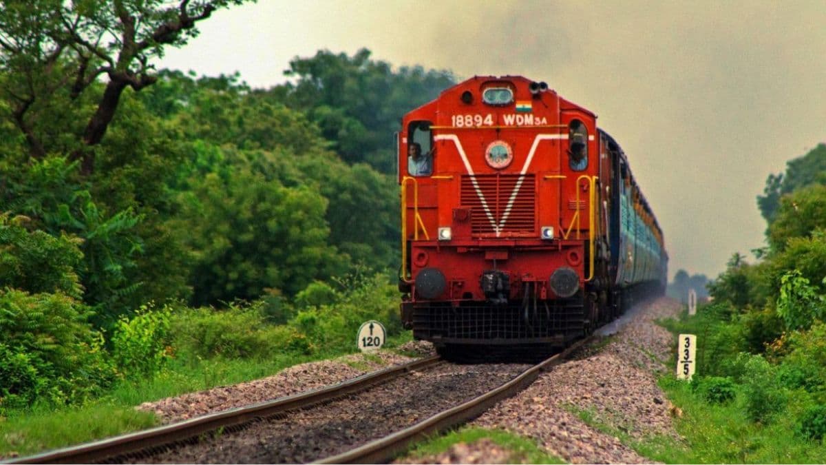 Indian Railway: यात्रियों की बढ़ेगी मुश्किल! दिल्ली आने वाली कई ट्रेनें रिशेड्यूल, यहां देखें लिस्ट