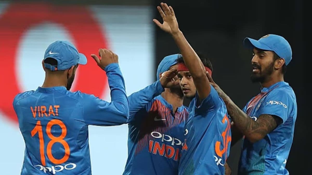 कोहली की कप्तानी में डेब्यू करने वाले गेंदबाज ने किया संन्यास का ऐलान, टीम को जिता चुका है वर्ल्ड कप