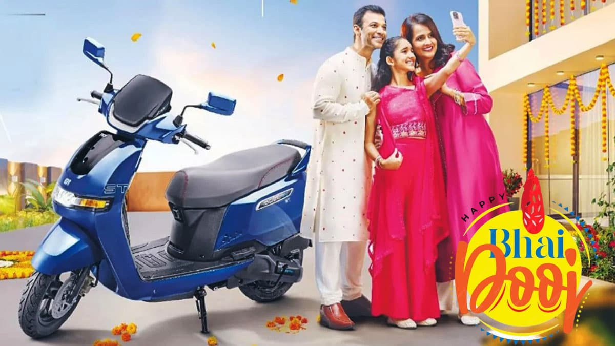 156km की रेंज, 69900 रुपये कीमत, Bhai Dooj पर बहन को गिफ्ट करें सबसे ज्यादा चलने वाले ये इलेक्ट्रिक स्कूटर