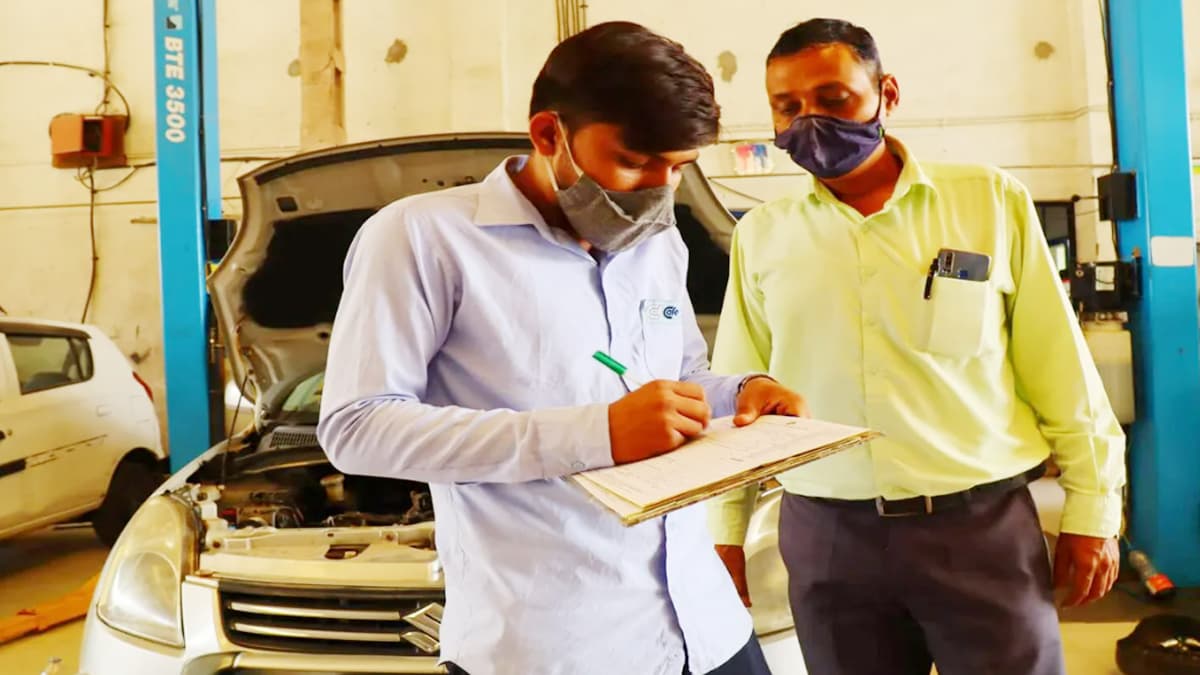 छुट्टी वाले दिन गाड़ी की सर्विस करवाते समय इन बातों का हमेशा रखें ध्यान, वरना लग सकता है चूना