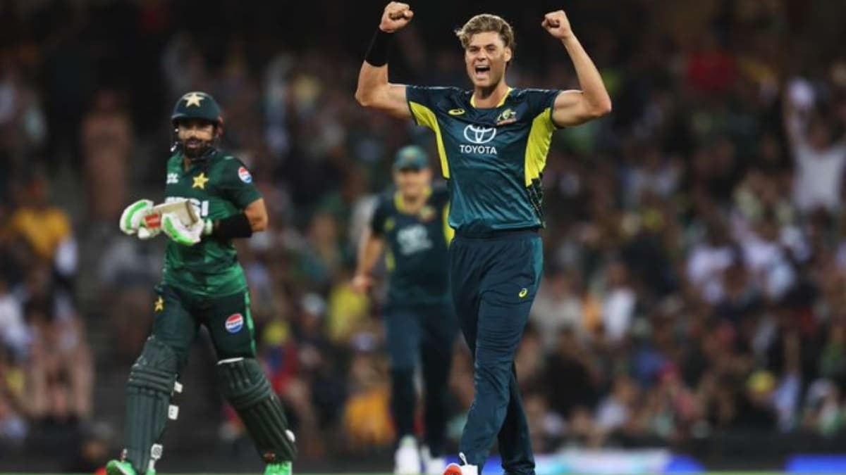 AUS vs PAK: जॉनसन के आगे पाकिस्तानी बल्लेबाजों ने टेके घुटने, ऑस्ट्रेलिया ने सीरीज में बनाई 2-0 की अजेय बढ़त