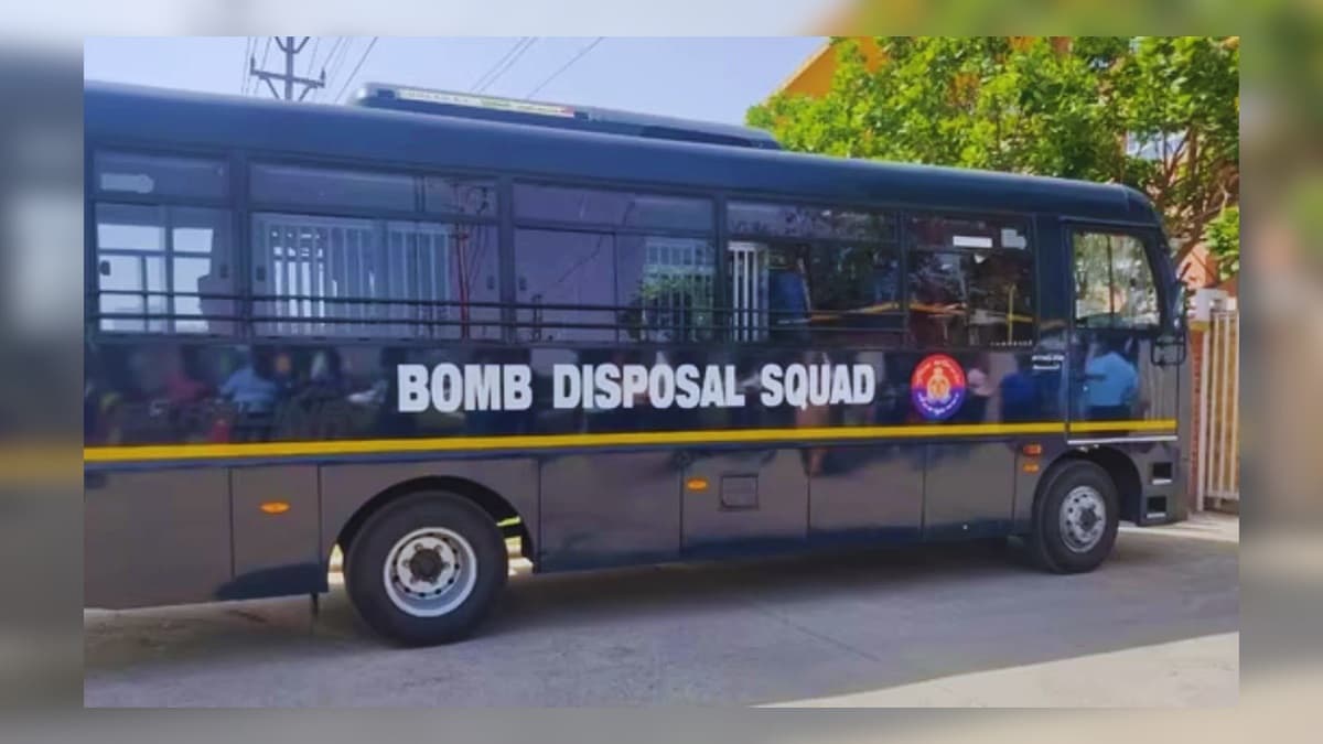 OMG! 2 छात्रों ने ये क्या कर दिया? दिल्ली के स्कूलों को बम की धमकी मामले में बड़ा खुलासा