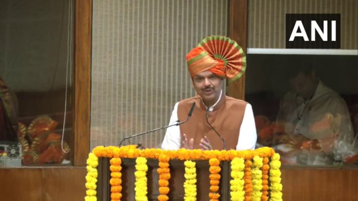 संघ की पहली पसंद...कुशल संठनकर्ता, CM के लिए BJP की पहली पसंद क्यों बने देवेंद्र फडणवीस?