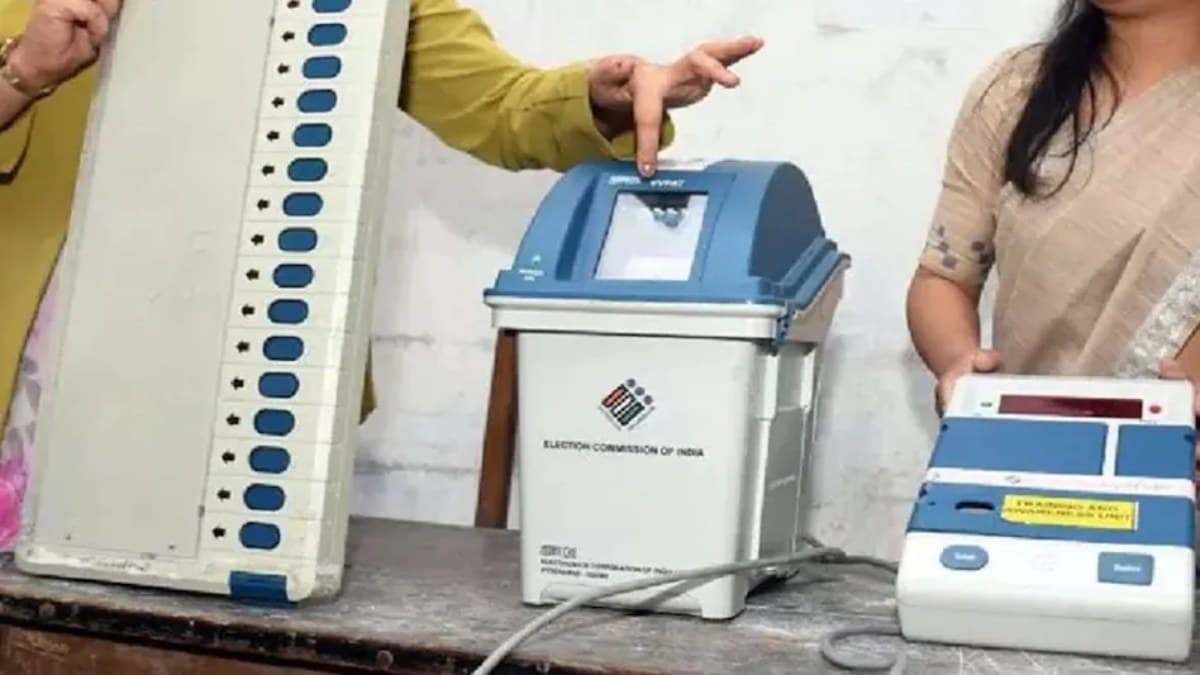 Video: सोलापुर के इस गांव में EVM पर बवाल, प्रशासन ने लिया ये एक्शन