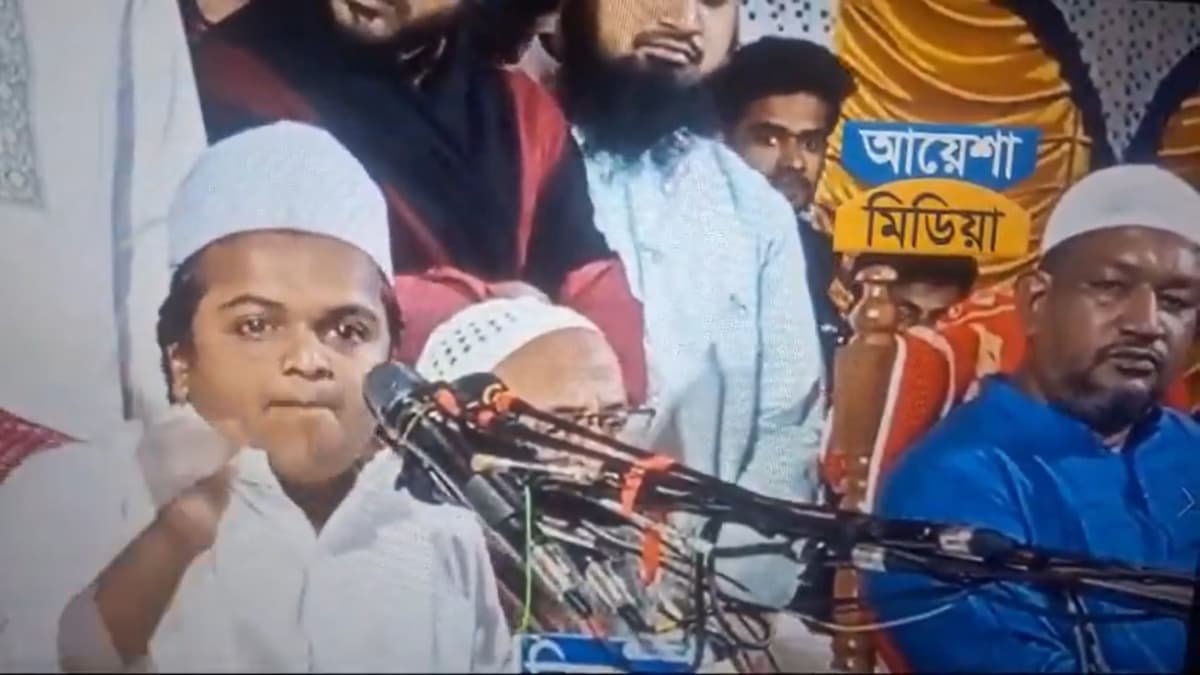 'तलवारों से काट देंगे...,' कट्टरपंथी का Video वायरल, बांग्लादेश में हिंदुओं को धमकियां