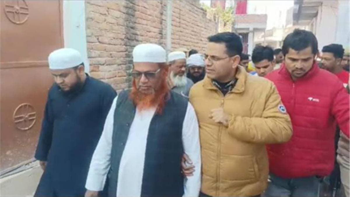 Video: झांसी में मुफ्ती खालिद को NIA ने क्यों हिरासत में लिया, क्या हैं आरोप?