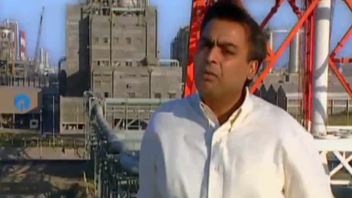 कैसे दिखते थे 'यंग' मुकेश अंबानी? Reliance Industries ने शेयर किया पुराना वीडियो