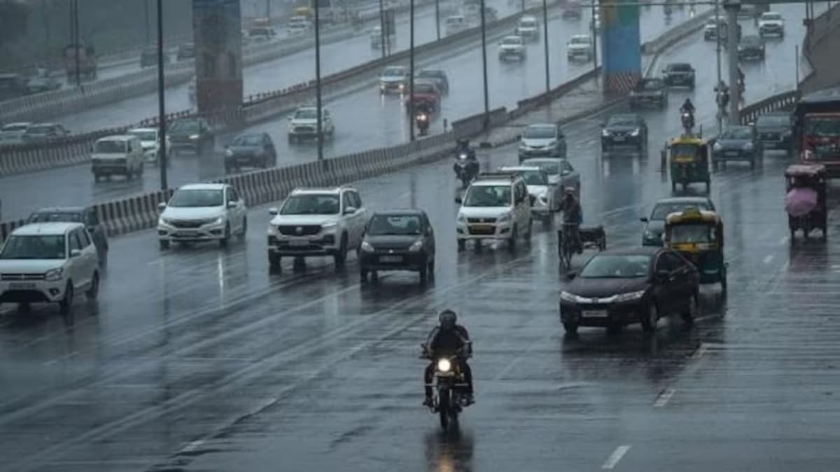 बढ़ने वाली है ठंड, दिल्ली-NCR में बारिश से बदला मौसम, जानें IMD का अपडेट