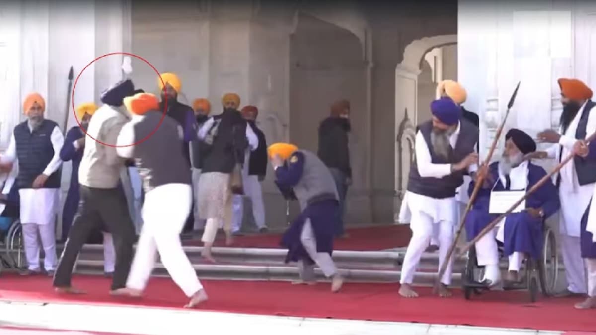 Video: सुखबीर बादल पर जानलेवा हमला, स्वर्ण मंदिर के गेट पर फायरिंग, मुख्य द्वार पर कर रहे थे सेवा