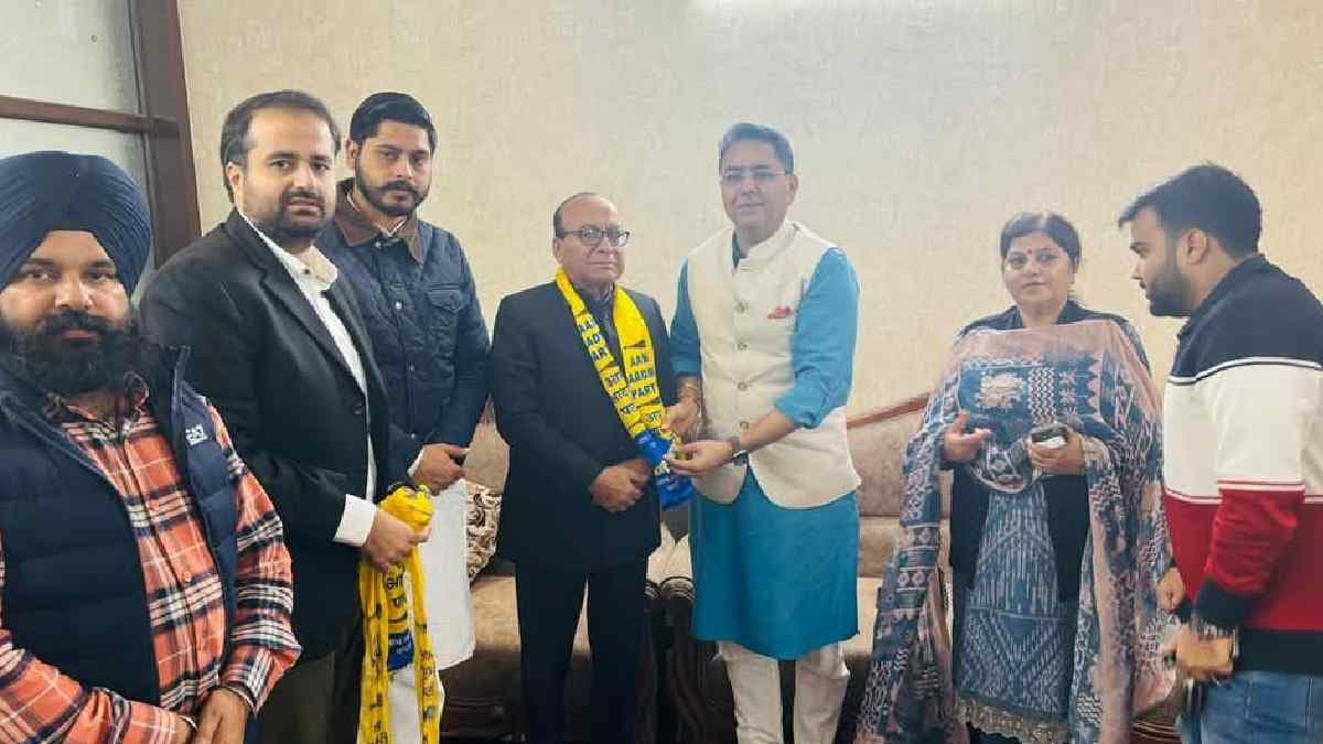 जालंधर में कांग्रेस को बड़ा झटका, पूर्व मेयर जगदीश राजा ने थामा AAP का दामन