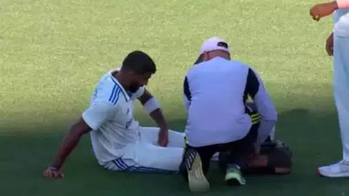 IND vs AUS: टीम इंडिया की बढ़ी मुश्किलें, दिक्कत में नजर आए बूम-बूम बुमराह, बीच मैदान पर चला इलाज