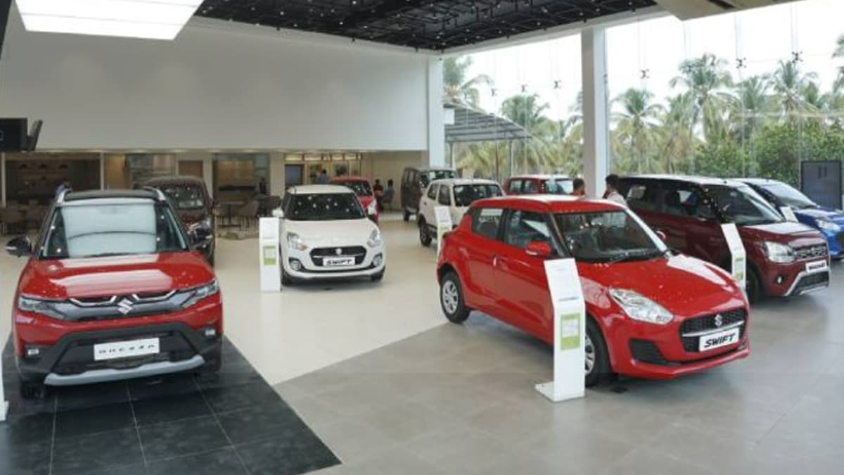 नई कार खरीदने पर लाखों की बचत! Maruti से लेकर Mahindra ने दिया साल का सबसे बड़ा डिस्काउंट