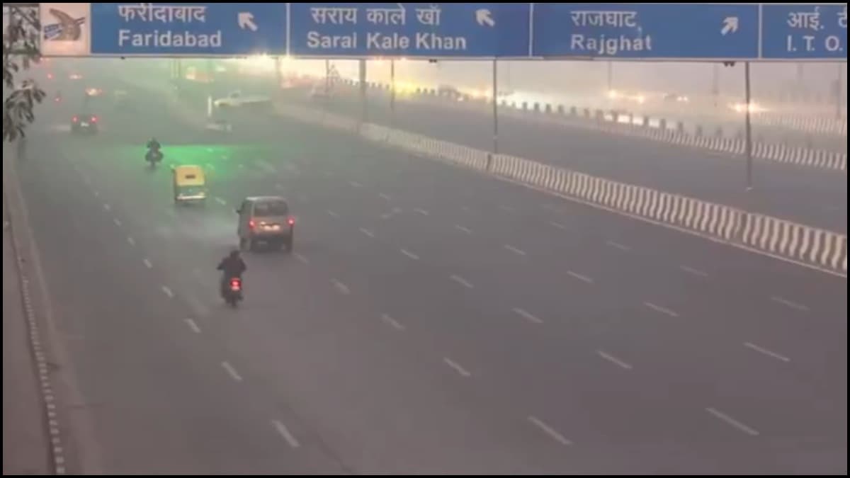 Delhi Air Pollution: 3 साल में दिल्ली में सबसे 'जहरीला' वायु प्रदूषण, 400 पार AQI से घुट रही सांसें