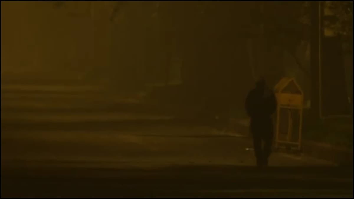 Delhi Weather: कड़ाके की ठंड में बारिश का अलर्ट, आज दिल्ली के ये इलाके ज्यादा ठंडे