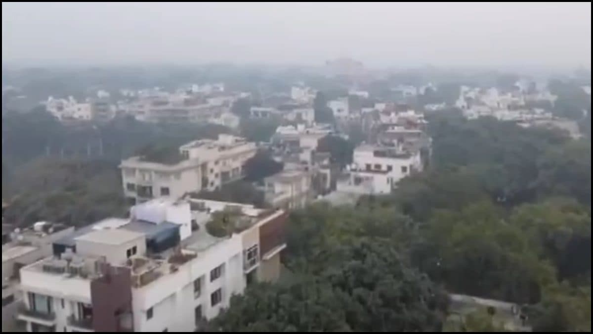 Delhi Weather Update: दिल्ली में ठंड के बीच कब होगी बारिश, जानें IMD का लेटेस्ट वेदर अपडेट