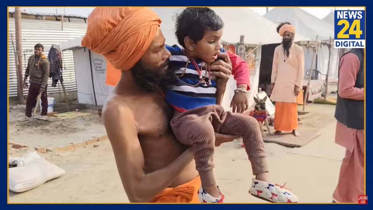 बाबा की गोद में कुंज