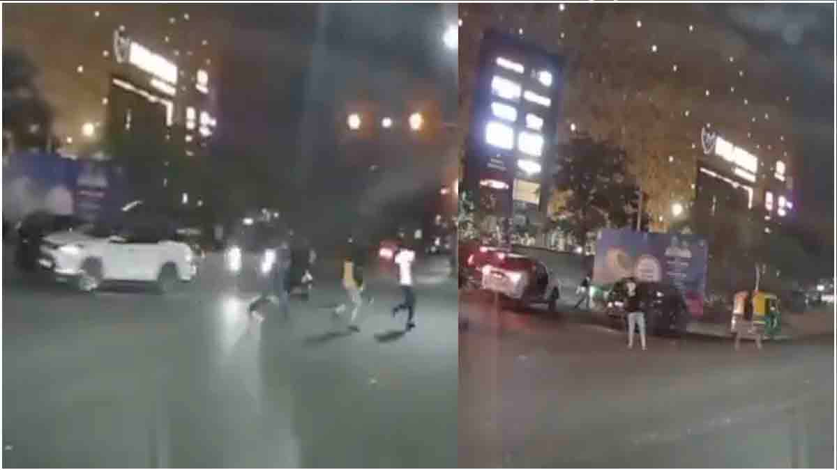 Gujarat: बदमाशों ने तलवारें लेकर सड़कों पर मचाया आतंक, गुंडागर्दी का वीडियो वायरल